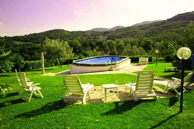 Piscina di Agriturismo Fattoria Loppiano 4-0 o nelle vicinanze