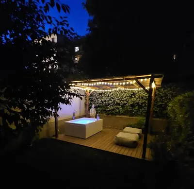 Giardino di FlorArt Boutique Apartment, giardino e vasca idro