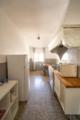 Cucina o angolo cottura di Rustic flat by Ponte Vecchio