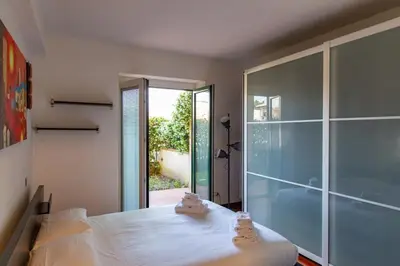 Letto o letti in una camera di Tranquil & Modern Apartment outside ZTL