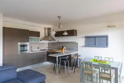 Cucina o angolo cottura di Tranquil & Modern Apartment outside ZTL