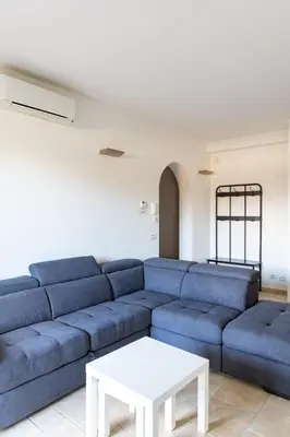 Area soggiorno di Tranquil & Modern Apartment outside ZTL