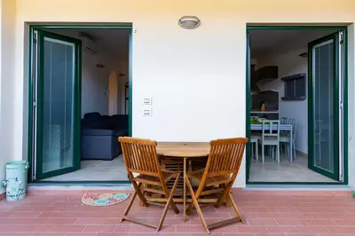 Patio o area all'aperto di Tranquil & Modern Apartment outside ZTL