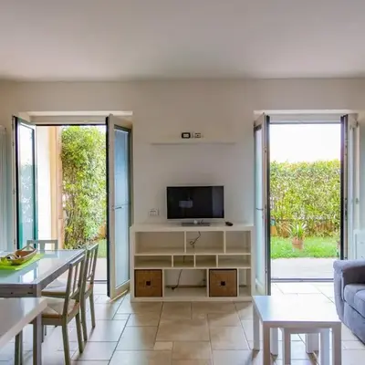 Tranquil & Modern Apartment outside ZTL