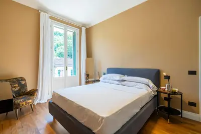 Letto o letti in una camera di Burchiello Chic Stay-With Green View In Quiet Florence