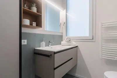 Planimetria di Bright & Modern 4 bedrooms Apartment in Center