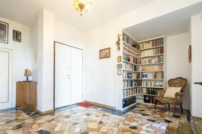 Biblioteca nell'appartamento