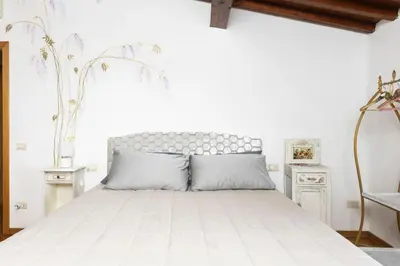 Letto o letti in una camera di Fabio's Rustic Flat