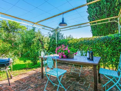 Giardino di Holiday Home Il Fienile by Interhome