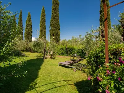 Giardino di Holiday Home Il Fienile by Interhome