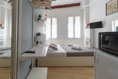 Letto o letti in una camera di Beatrice Suite Apartment