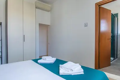 Letto o letti in una camera di Cozy and Bright Flat - Top Floor with Elevator