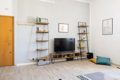 TV o dispositivi per l'intrattenimento presso Cozy and Bright Flat - Top Floor with Elevator