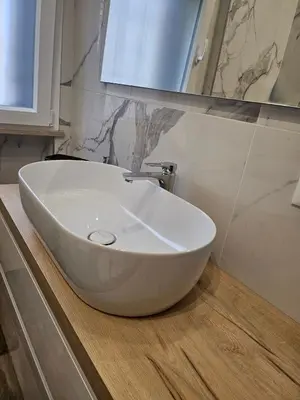 Bagno di White apartment