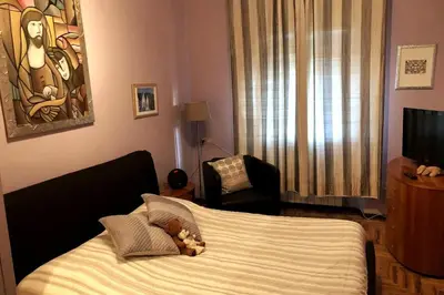 Letto o letti in una camera di SERRA's Home - Bright Apt Statuto Area near Center