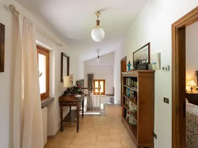 Biblioteca nella casa vacanze