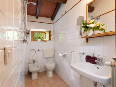 Bagno di Holiday Home Sant'Ansano by Interhome