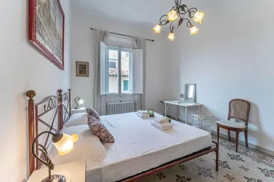 Letto o letti in una camera di UNYCA - Spacious 2 bedroom Apartment in Florence