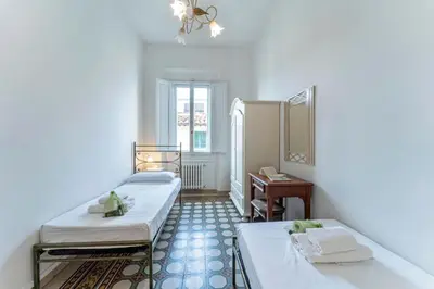 Letto o letti in una camera di UNYCA - Spacious 2 bedroom Apartment in Florence