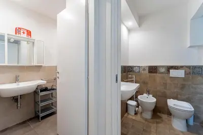 Bagno di UNYCA - Spacious 2 bedroom Apartment in Florence
