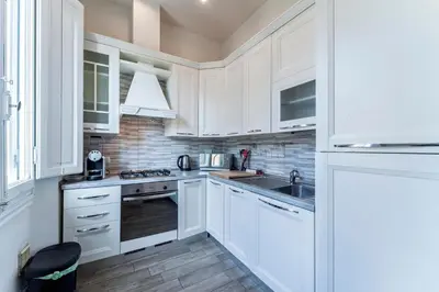 Cucina o angolo cottura di UNYCA - Spacious 2 bedroom Apartment in Florence