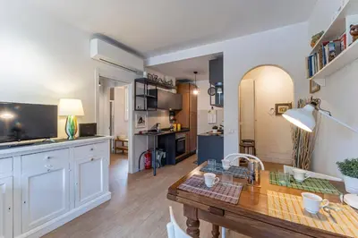 Cucina o angolo cottura di UNYCA - Charming Oltrarno Apartment Florence