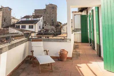 Balcone o terrazza di Arco Apartment via Dell'Oriuolo 1 managed by Antica Torre di Via Tornabuoni