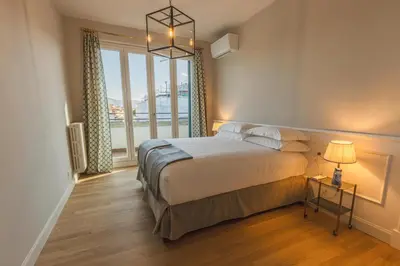 Letto o letti in una camera di Arco Apartment via Dell'Oriuolo 1 managed by Antica Torre di Via Tornabuoni