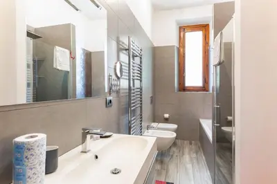 Bagno di GuestHost - Lights, Camera, Action! - Florence Apt
