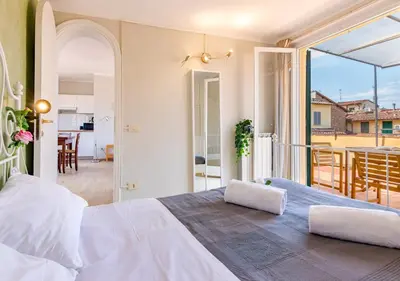 Letto o letti in una camera di sal- Penthouse with terrace a stone's throw from Piazza Signoria