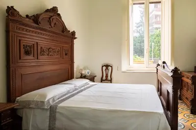 Letto o letti in una camera di Villa dell'Artista - Camere con bagno privato in Villa storica