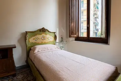 Letto o letti in una camera di Villa dell'Artista - Camere con bagno privato in Villa storica