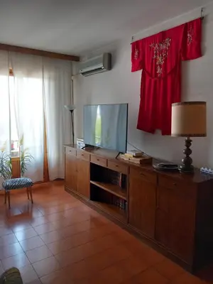 TV o dispositivi per l'intrattenimento presso vista suggestiva con ampi spazi