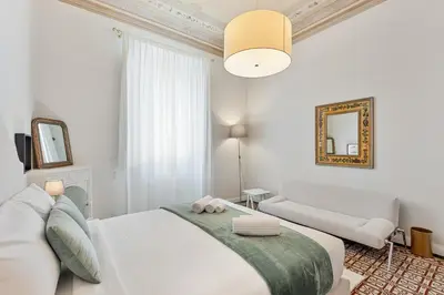 Letto o letti in una camera di GOLDEN LUXE - 4 suites, frescoes and garden