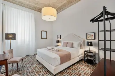 Letto o letti in una camera di GOLDEN LUXE - 4 suites, frescoes and garden