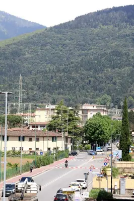 Vista generica sulle montagne o vista sulle montagne dall'interno dell'appartamento