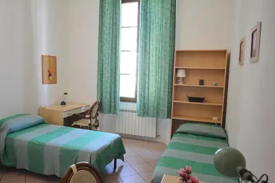 Letto o letti in una camera di UNYCA - Florence cozy 3 bedroom Apartment 1