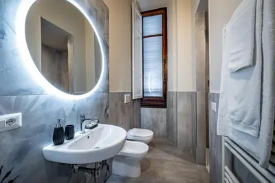Bagno di YD Comfort & Style in Central Florence 3BR Apartment