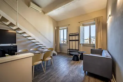 Area soggiorno di YD charming two-level apartment in central Florence