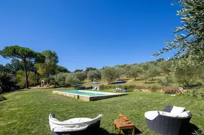 Piscina di Sophisticated 1BR Apartment in Florence countryside o nelle vicinanze