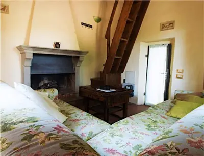 Letto o letti in una camera di Sophisticated 1BR Apartment in Florence countryside