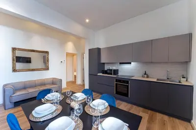 Cucina o angolo cottura di UNYCA - Elegant 3-bedroom Apartment in Florence