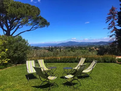 Paesaggio naturale nelle vicinanze della villa