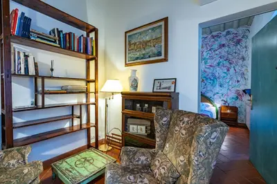 Biblioteca nella casa vacanze