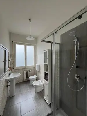 Bagno di Ampio appartamento 6 posti con aria condizionata e balconi