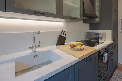 Cucina o angolo cottura di Central Market 3-bedroom Design Apartment