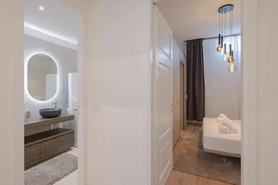 Letto o letti in una camera di Central Market 3-bedroom Design Apartment