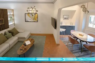 Area soggiorno di Central Market 3-bedroom Design Apartment
