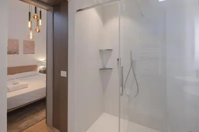 Bagno di Central Market 3-bedroom Design Apartment