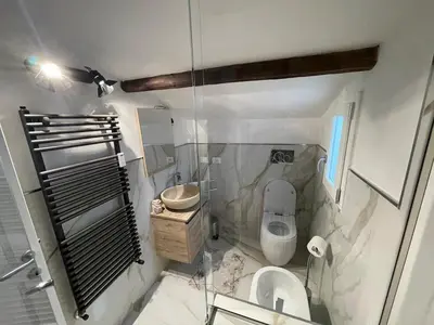 Bagno di Attico di lusso elegante e moderno
